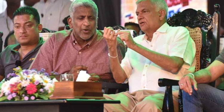 කඩවත ප්‍රසන්නගේ රැස්වීමේදී ජනාධිපති අපේක්ෂකයා ලෙස රනිල්ගේ නම ප්‍රකාශයට පත්කරන්න ගෙන තිබූ තීන්දුව කල්දමයි! ගෝඨා රැස්වීමට නගින්න හිටියත් අන්තිම මොහොතේ එන්න බෑ කියලා!