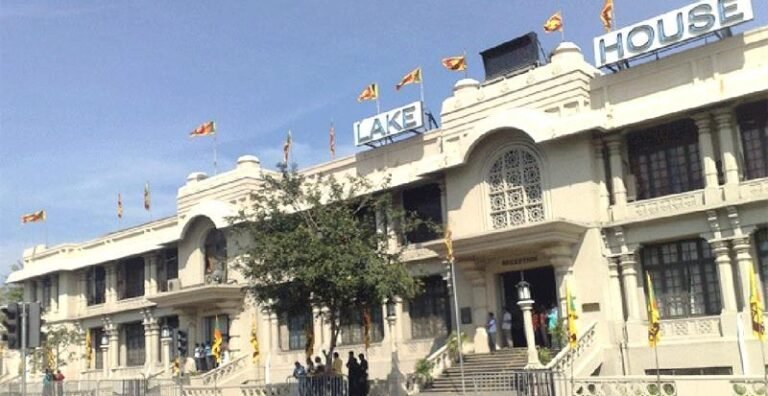 ඇමැතිට විරෝධය පා ලේක්හවුස් දෙවැනි කර්තෘත් ඉල්ලා අස්වේ