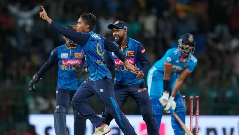 27 වසරකට පසු ඉන්දියාව ශ‍්‍රී ලංකාවට තරගාවලියක් පරදී…