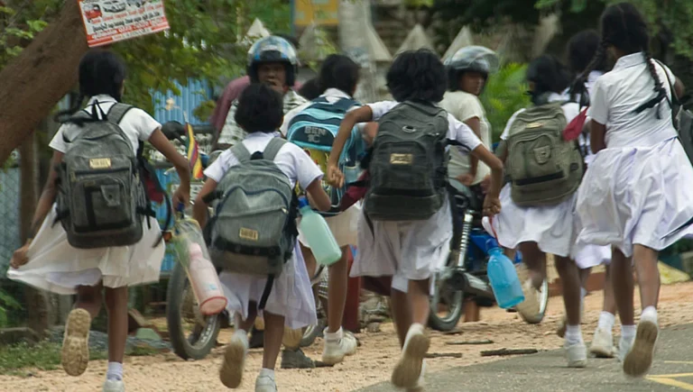 පාසල් නිවාඩුව හෙට සිට.. නිවාඩුව ඉතා කෙටියි…