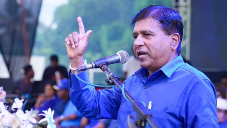 උඩ ගිය විජේදාස බිමට කඩා වැටේ..