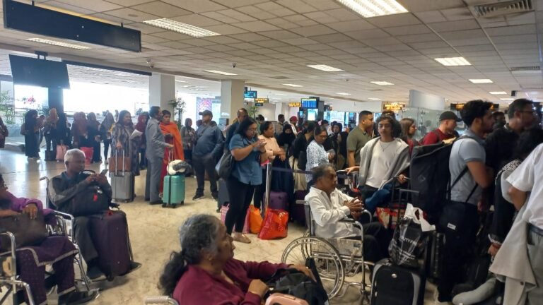 අධිකරණ තීන්දුව නිසා ගුවන්තොටුපලේ දිගු පෝළිම්